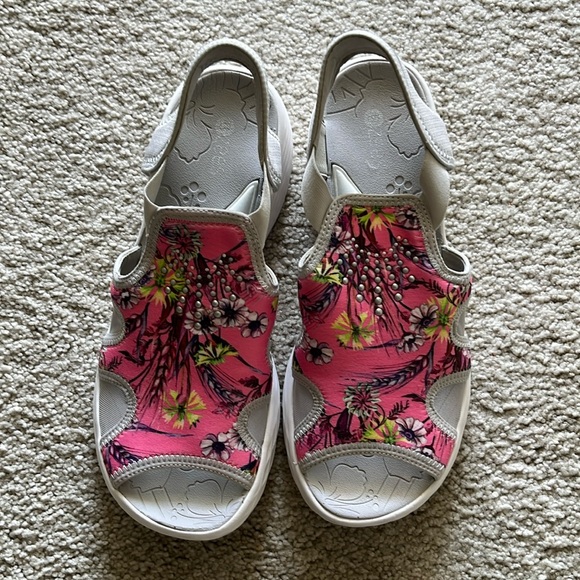 B Zees stretch sandals 10 M - Picture 2 of 5